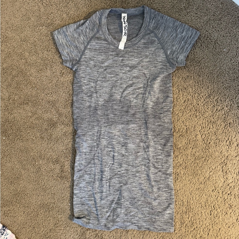 Lululemon size 2 workout top